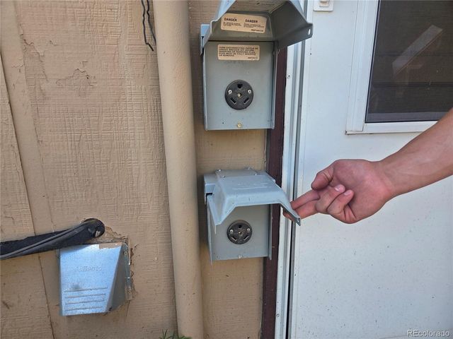 1045 E Jaroso Dr, Pueblo West, CO 81007