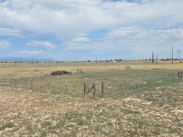 1045 E Jaroso Dr, Pueblo West, CO 81007