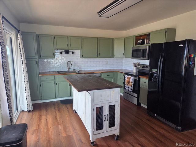 1045 E Jaroso Dr, Pueblo West, CO 81007