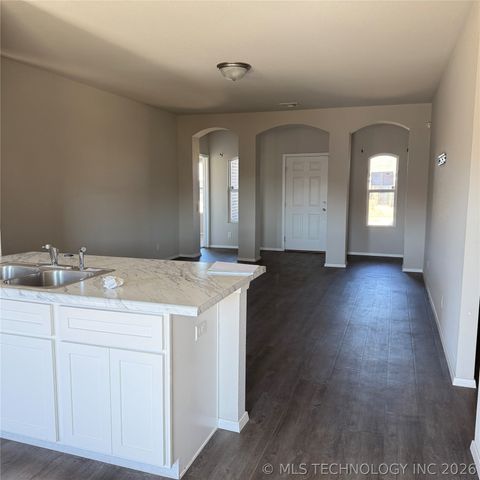 7510 E 159th Street S, Bixby, OK 74008