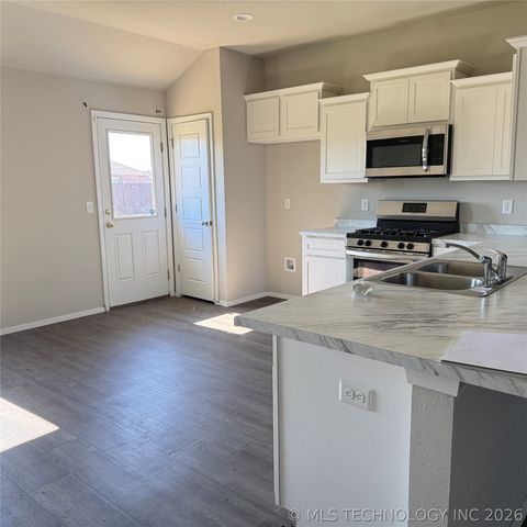 7510 E 159th Street S, Bixby, OK 74008