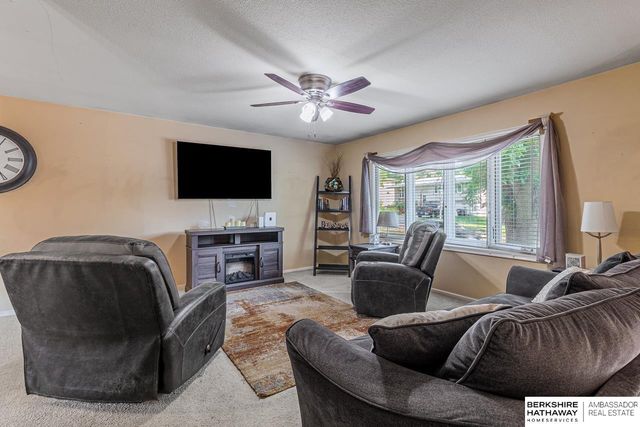 9624 Ames Avenue, Omaha, NE 68134