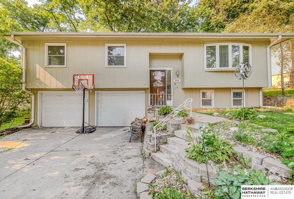 9624 Ames Avenue, Omaha, NE 68134