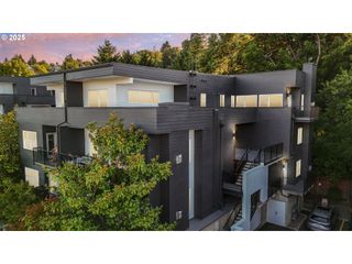 610 S NEVADA St G, Portland, OR 97219