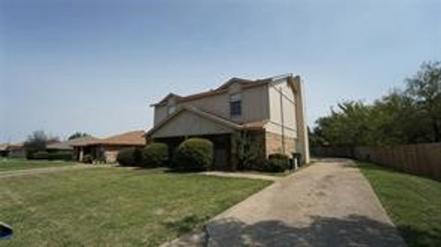 2405 Monte Carlo Drive A & B, Arlington, TX 76015