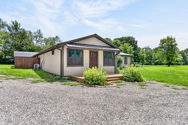 2490 Chestnut Hill Rd, Crossville, TN 38571