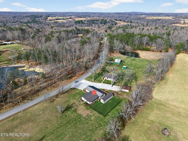 2490 Chestnut Hill Rd, Crossville, TN 38571