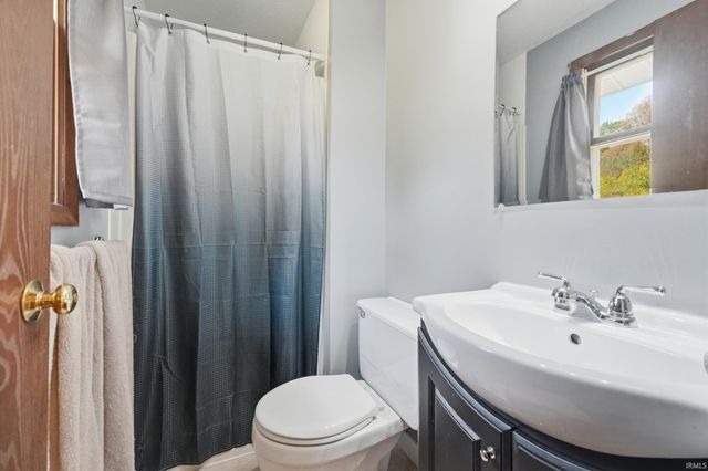 105 Bridgeton Court, Fort Wayne, IN 46819