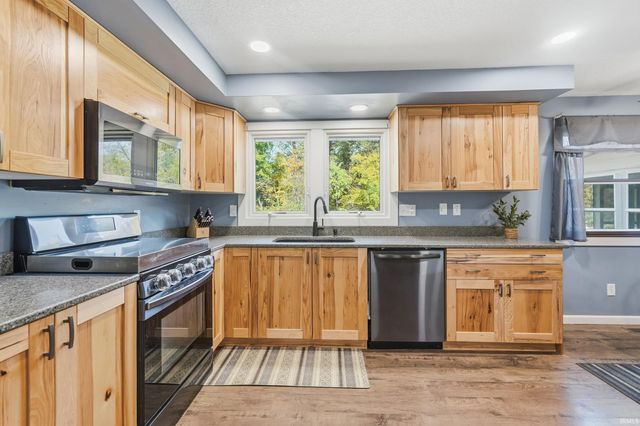 105 Bridgeton Court, Fort Wayne, IN 46819
