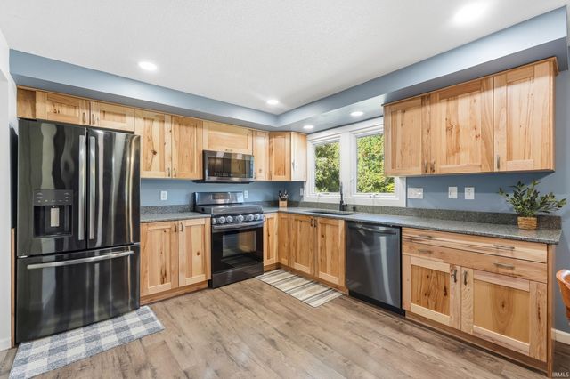105 Bridgeton Court, Fort Wayne, IN 46819