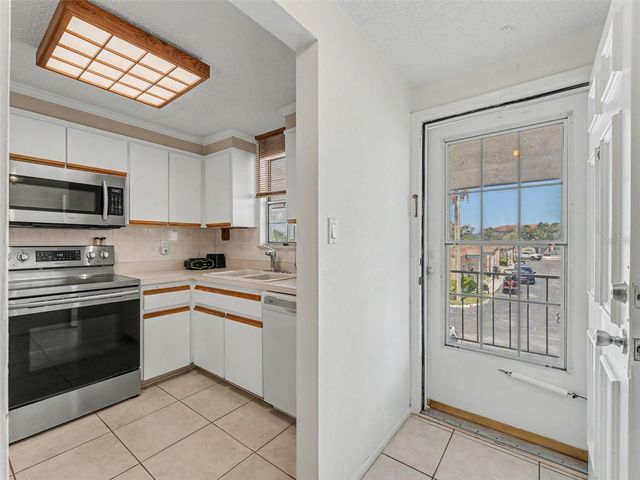 6340 E PROVIDENCE CIRCLE 204, New Port Richey, FL 34652