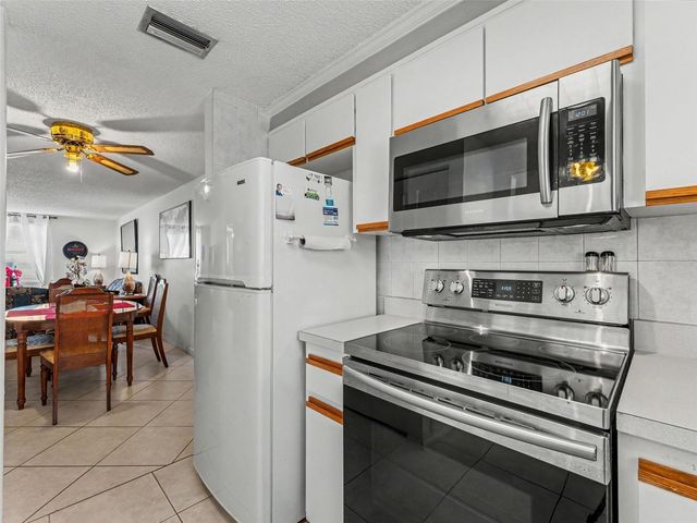 6340 E PROVIDENCE CIRCLE 204, New Port Richey, FL 34652