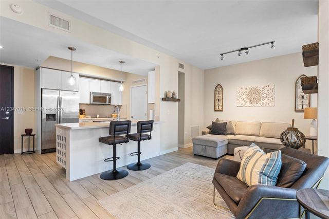 999 SW 1st Avenue 2015, Miami, FL 33130