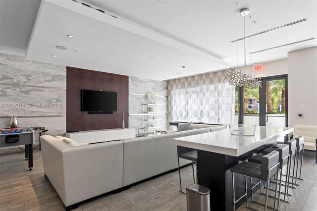 999 SW 1st Avenue 2015, Miami, FL 33130