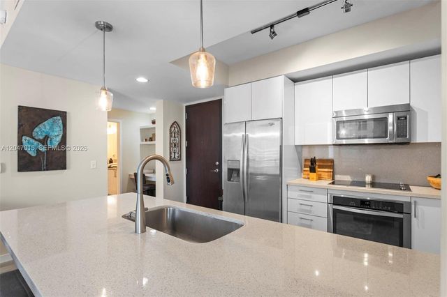 999 SW 1st Avenue 2015, Miami, FL 33130