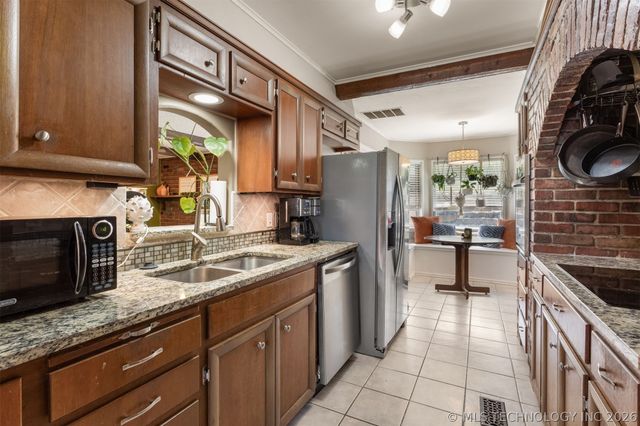 7634 E 58th Place, Tulsa, OK 74145