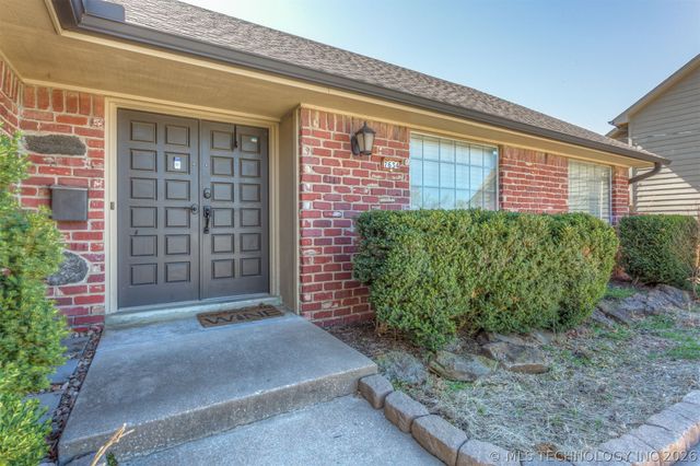 7634 E 58th Place, Tulsa, OK 74145