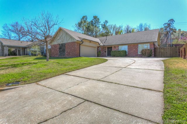 7634 E 58th Place, Tulsa, OK 74145