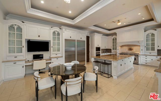 1021 N Crescent Drive, Beverly Hills, CA 90210