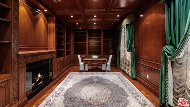 1021 N Crescent Drive, Beverly Hills, CA 90210