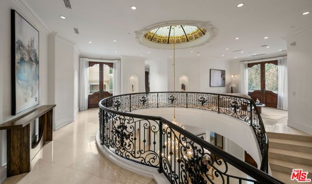 1021 N Crescent Drive, Beverly Hills, CA 90210