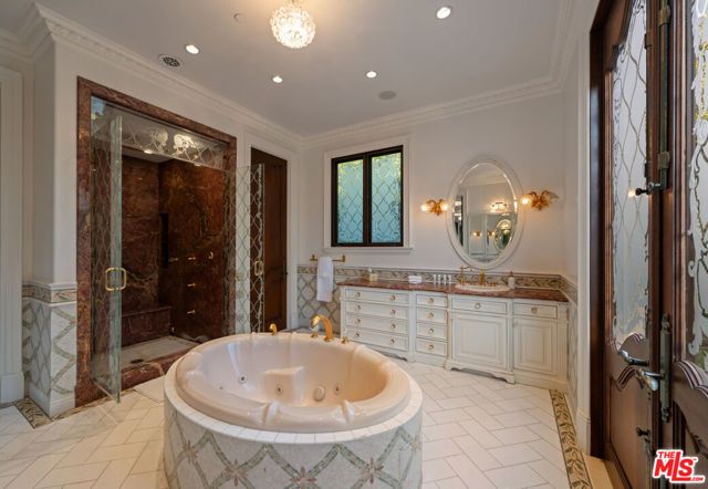 1021 N Crescent Drive, Beverly Hills, CA 90210