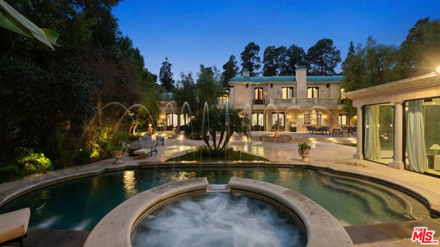 1021 N Crescent Drive, Beverly Hills, CA 90210