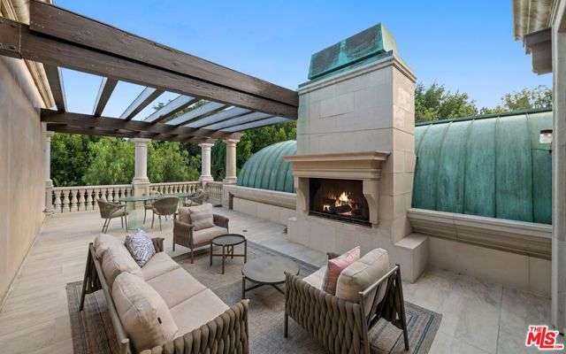 1021 N Crescent Drive, Beverly Hills, CA 90210