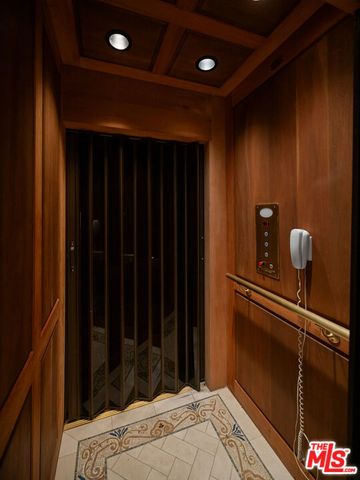 1021 N Crescent Drive, Beverly Hills, CA 90210