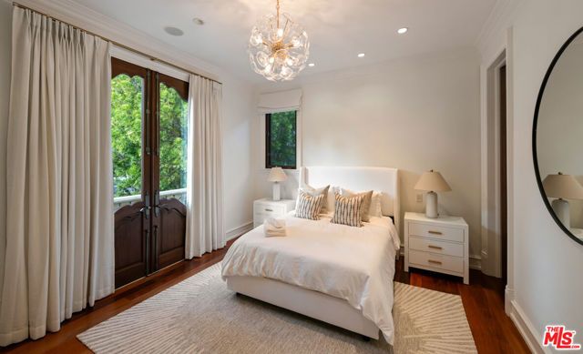 1021 N Crescent Drive, Beverly Hills, CA 90210