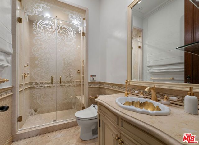 1021 N Crescent Drive, Beverly Hills, CA 90210