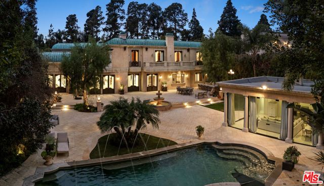 1021 N Crescent Drive, Beverly Hills, CA 90210