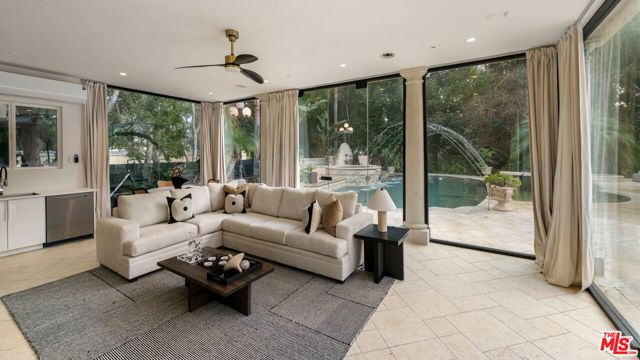 1021 N Crescent Drive, Beverly Hills, CA 90210