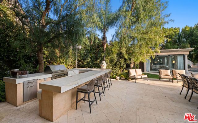 1021 N Crescent Drive, Beverly Hills, CA 90210