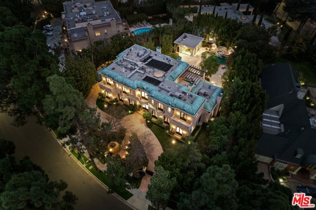 1021 N Crescent Drive, Beverly Hills, CA 90210