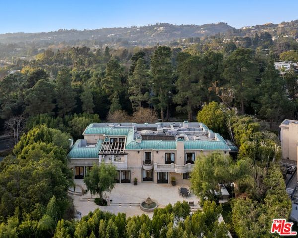 1021 N Crescent Drive, Beverly Hills, CA 90210