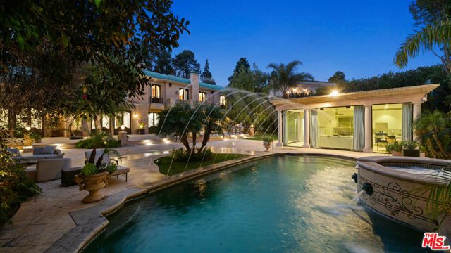 1021 N Crescent Drive, Beverly Hills, CA 90210