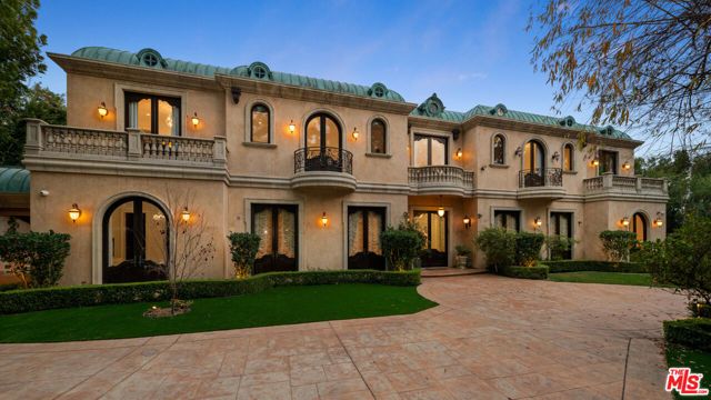 1021 N Crescent Drive, Beverly Hills, CA 90210