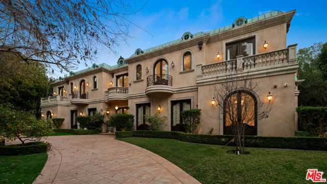 1021 N Crescent Drive, Beverly Hills, CA 90210