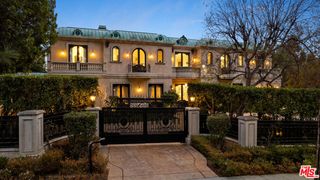 1021 N Crescent Drive, Beverly Hills, CA 90210