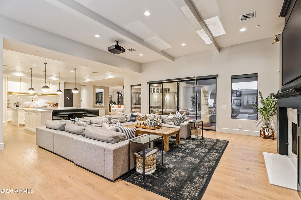 Image 10 of property listing at 10104 E GARY Road, Scottsdale, AZ 85260