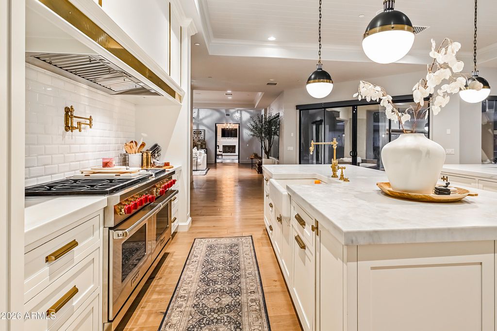 Image 14 of property listing at 10104 E GARY Road, Scottsdale, AZ 85260