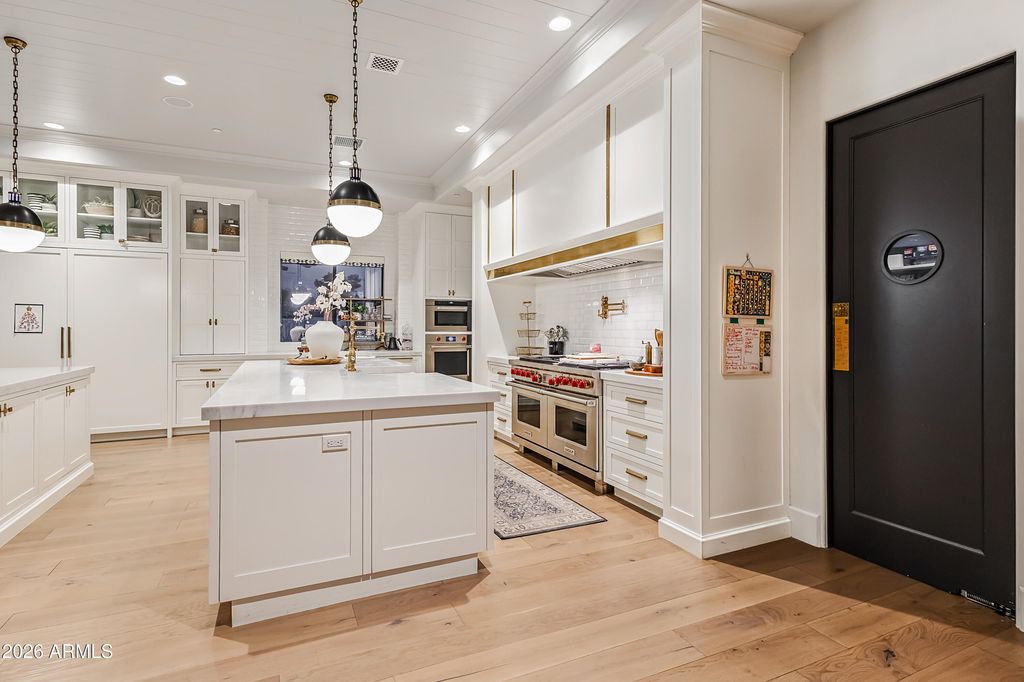 Image 16 of property listing at 10104 E GARY Road, Scottsdale, AZ 85260