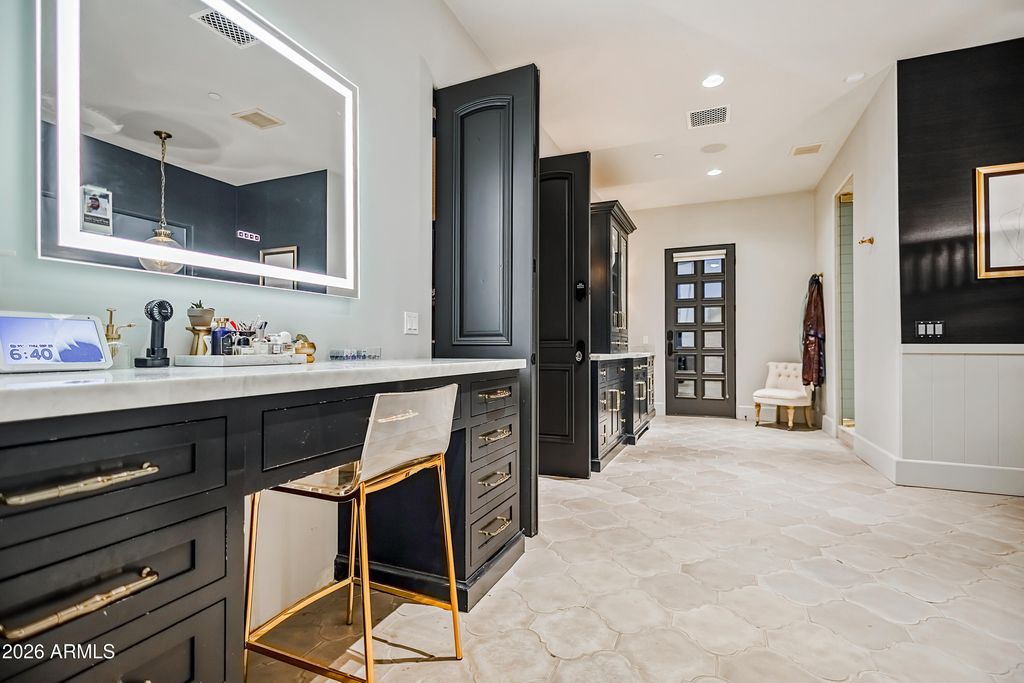 Image 24 of property listing at 10104 E GARY Road, Scottsdale, AZ 85260