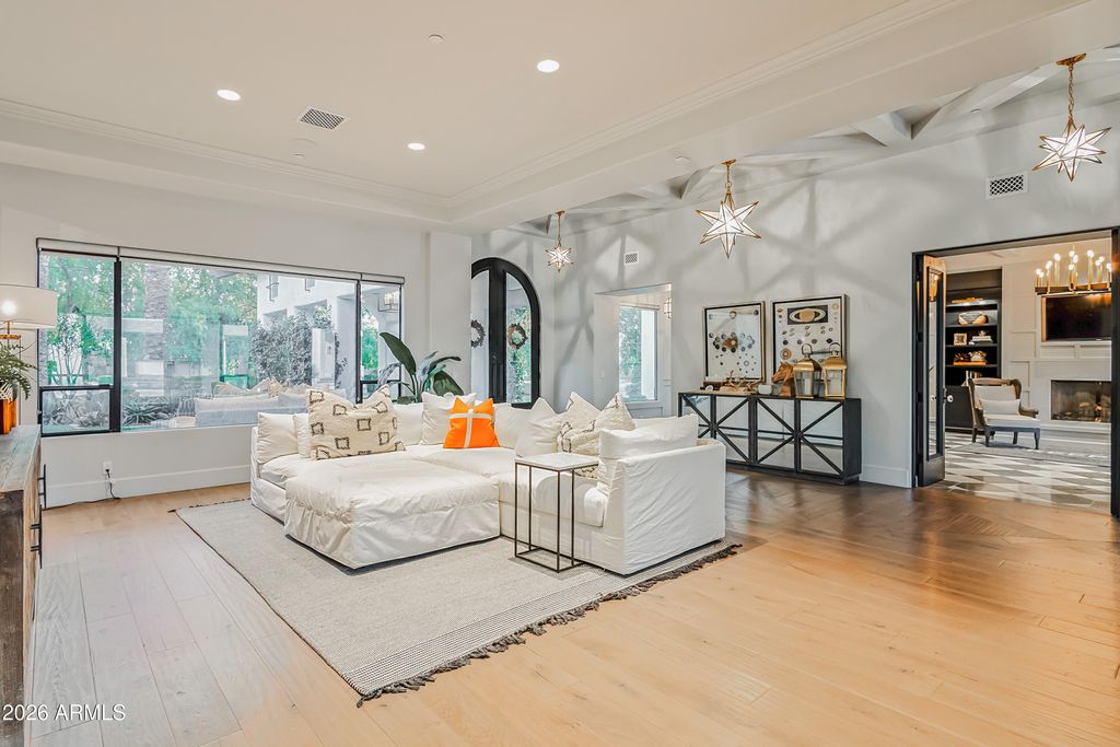 Image 3 of property listing at 10104 E GARY Road, Scottsdale, AZ 85260