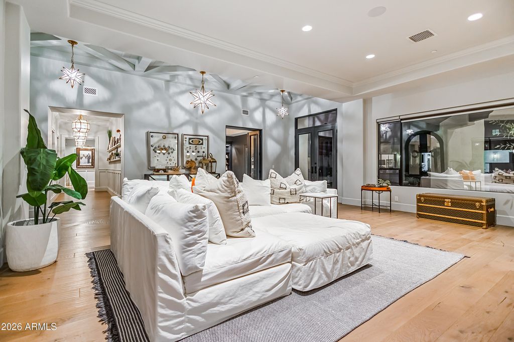 Image 6 of property listing at 10104 E GARY Road, Scottsdale, AZ 85260