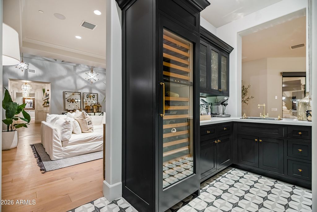 Image 7 of property listing at 10104 E GARY Road, Scottsdale, AZ 85260