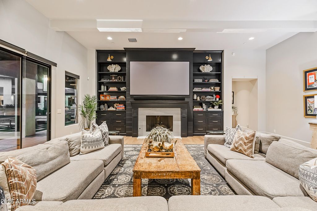 Image 9 of property listing at 10104 E GARY Road, Scottsdale, AZ 85260