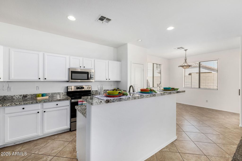 Image 10 of property listing at 3784 E CHICKADEE Road, Gilbert, AZ 85297