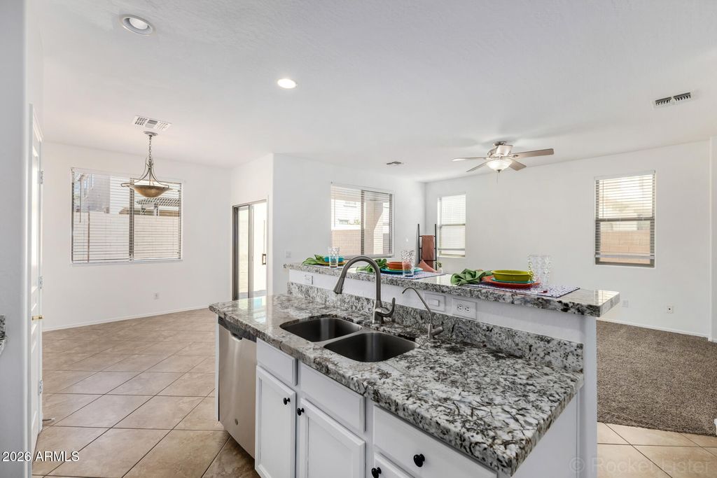 Image 12 of property listing at 3784 E CHICKADEE Road, Gilbert, AZ 85297